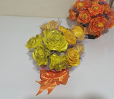 گل رزباکسی و سبدی در دکوری و مکانی